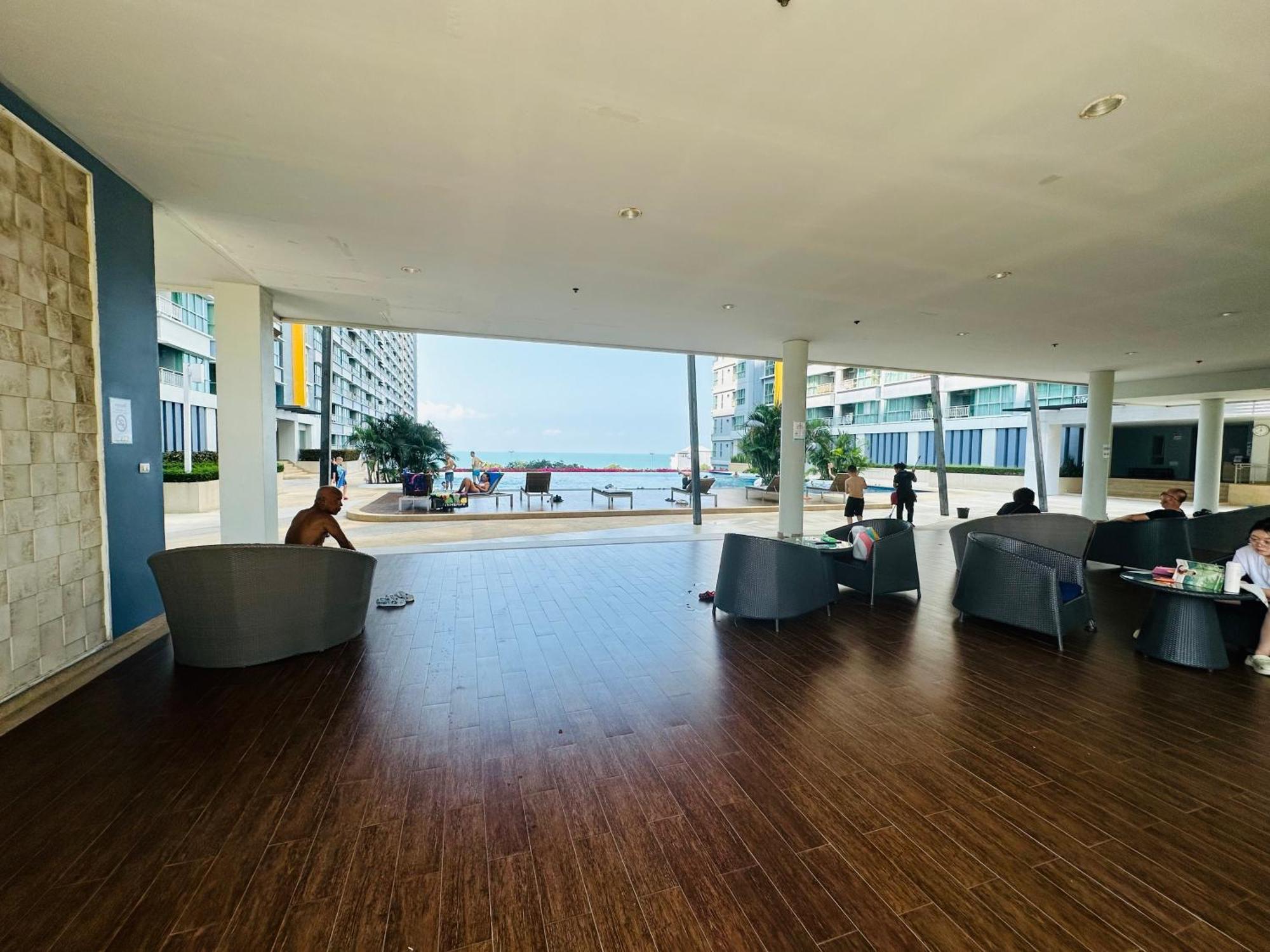 Seaview Beach Room Lumpini-Pool And Gym Face To Ocean Джомтиен Бийч Екстериор снимка