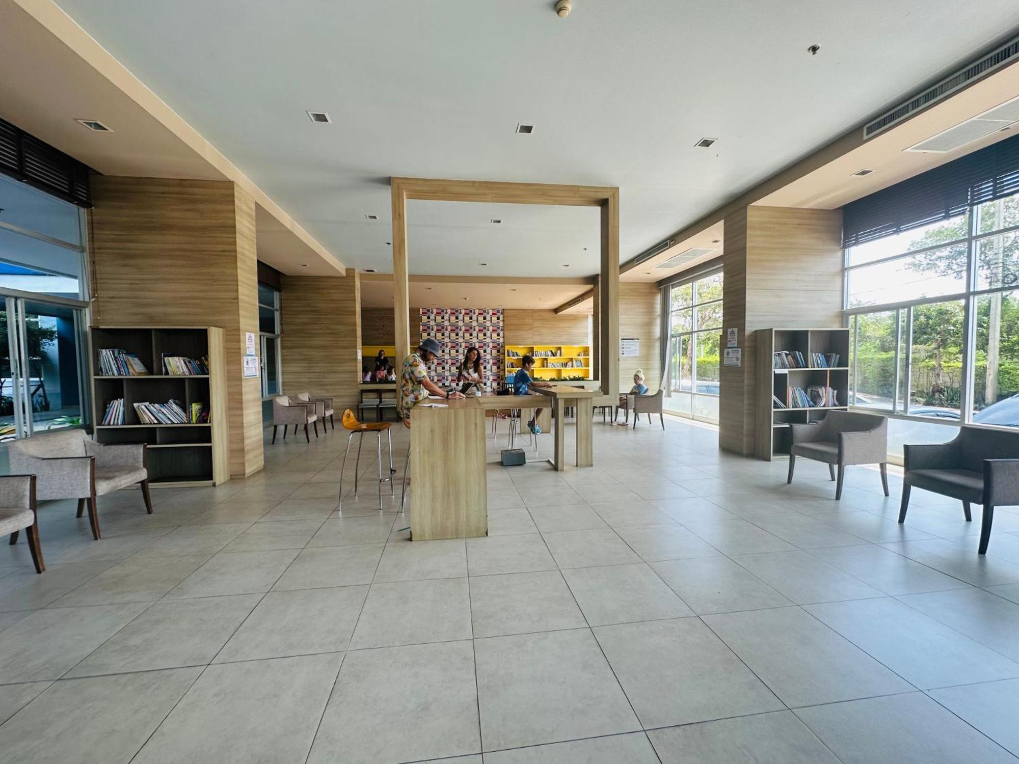 Seaview Beach Room Lumpini-Pool And Gym Face To Ocean Джомтиен Бийч Екстериор снимка