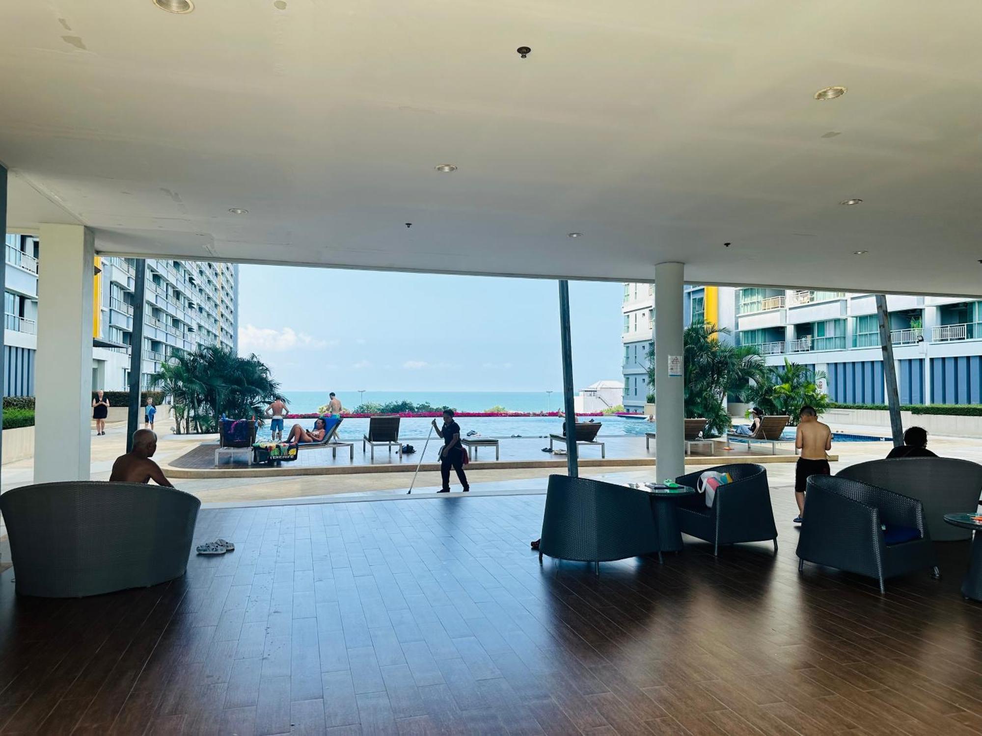 Seaview Beach Room Lumpini-Pool And Gym Face To Ocean Джомтиен Бийч Екстериор снимка