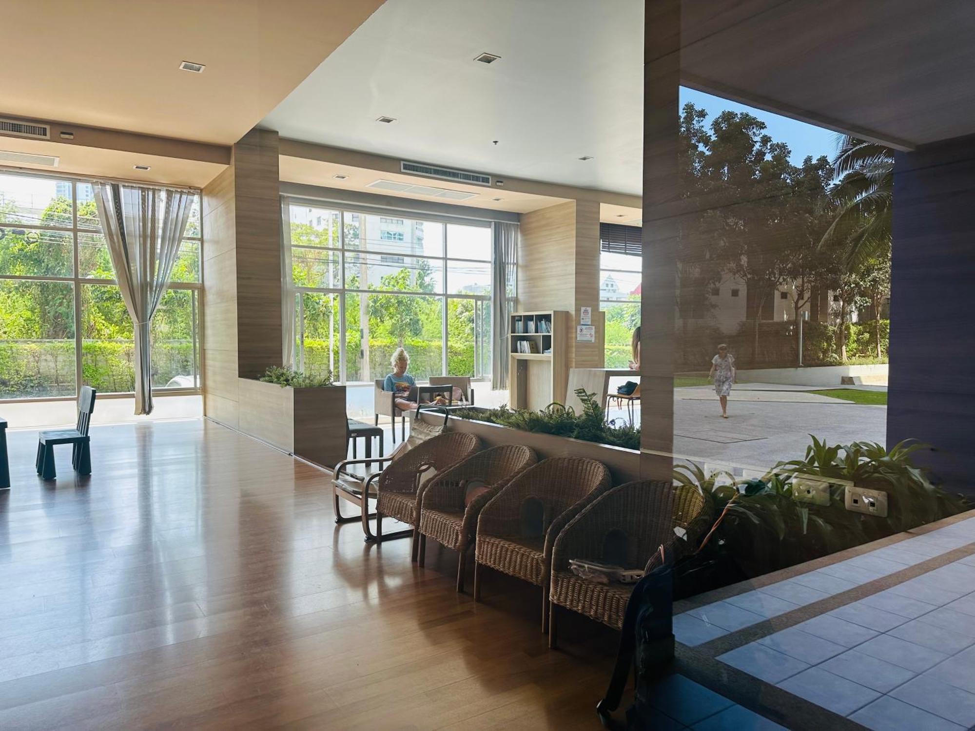 Seaview Beach Room Lumpini-Pool And Gym Face To Ocean Джомтиен Бийч Екстериор снимка