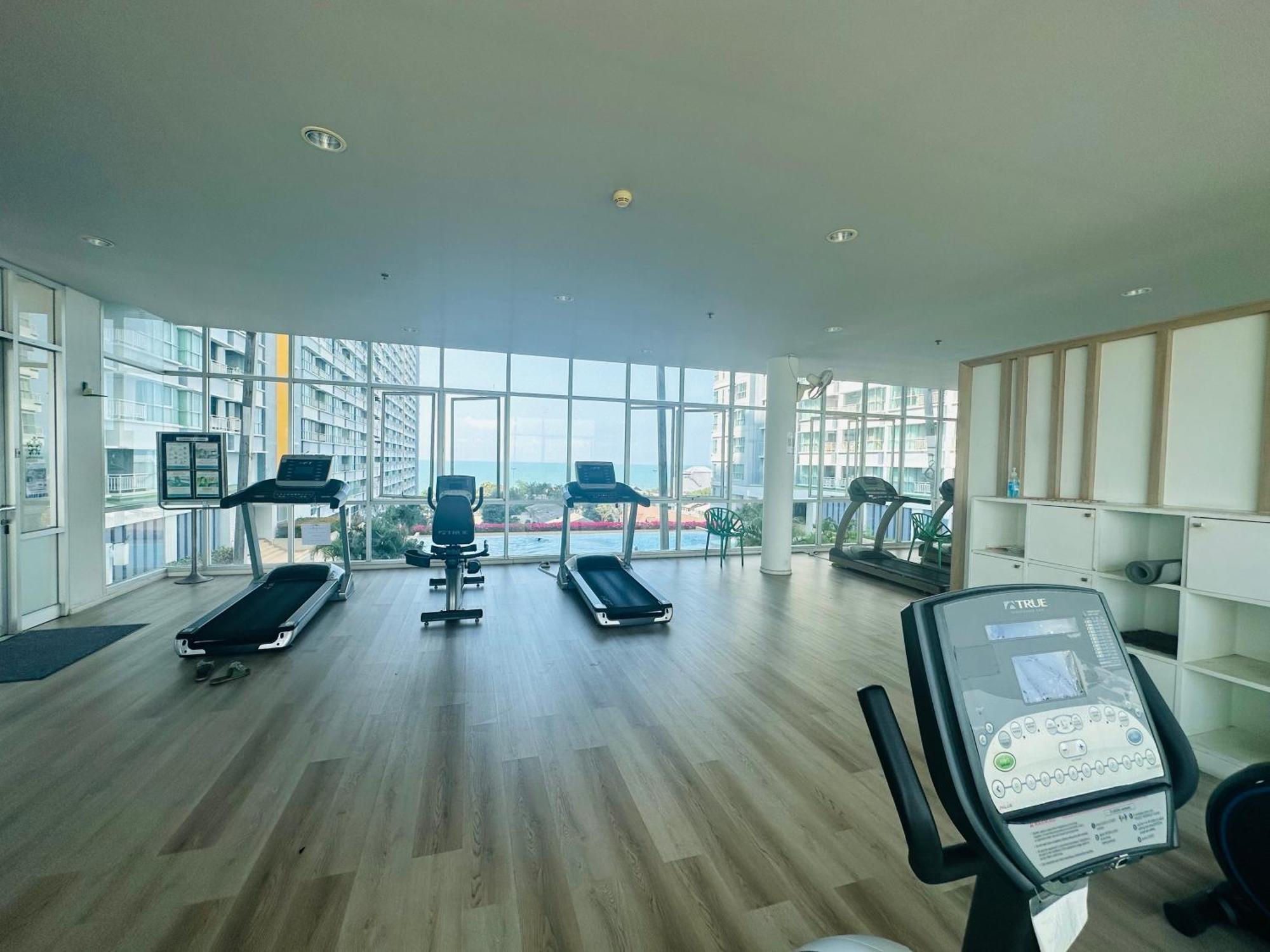 Seaview Beach Room Lumpini-Pool And Gym Face To Ocean Джомтиен Бийч Екстериор снимка
