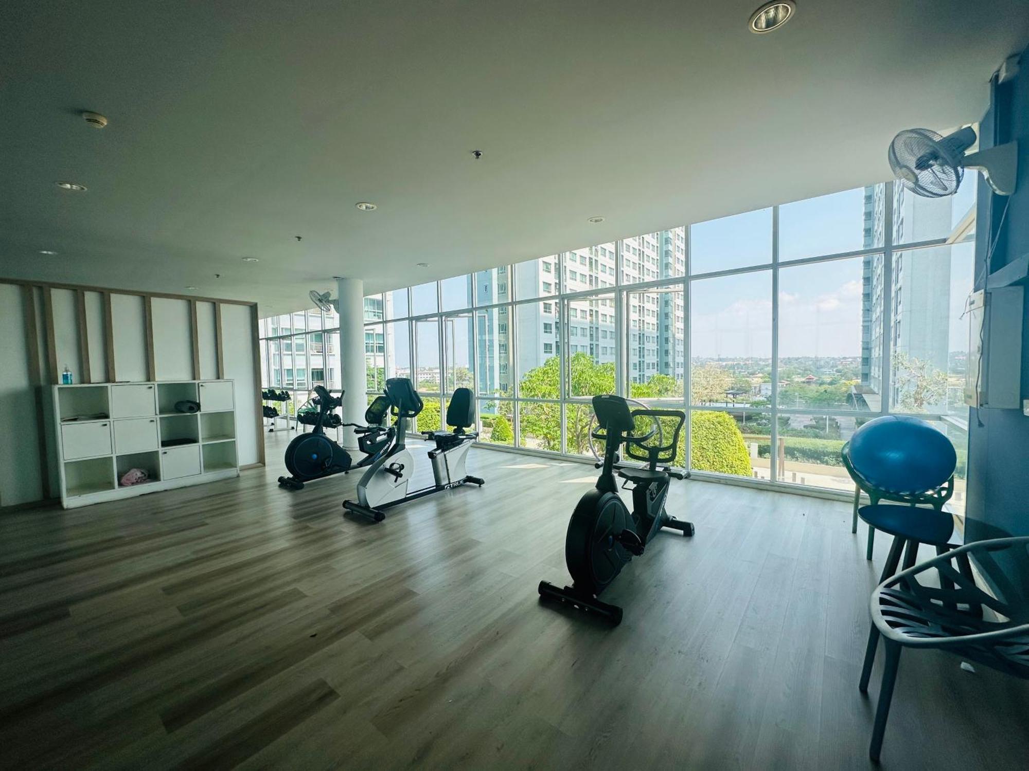 Seaview Beach Room Lumpini-Pool And Gym Face To Ocean Джомтиен Бийч Екстериор снимка