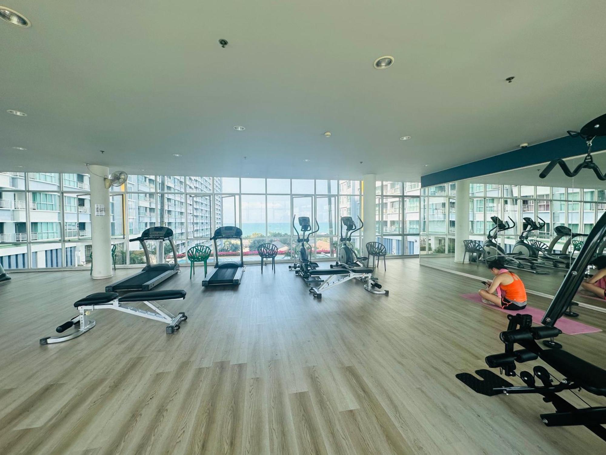 Seaview Beach Room Lumpini-Pool And Gym Face To Ocean Джомтиен Бийч Екстериор снимка