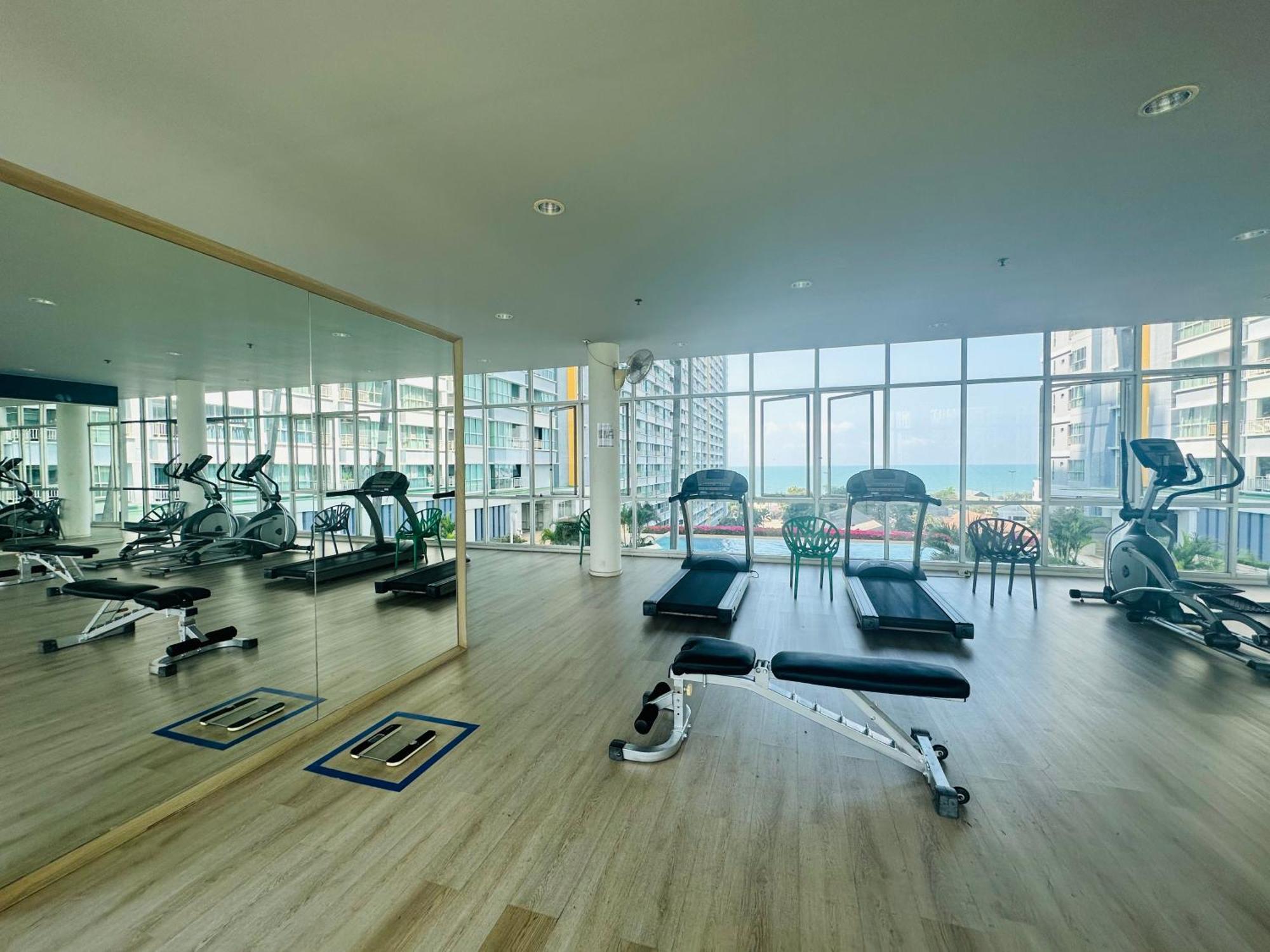Seaview Beach Room Lumpini-Pool And Gym Face To Ocean Джомтиен Бийч Екстериор снимка