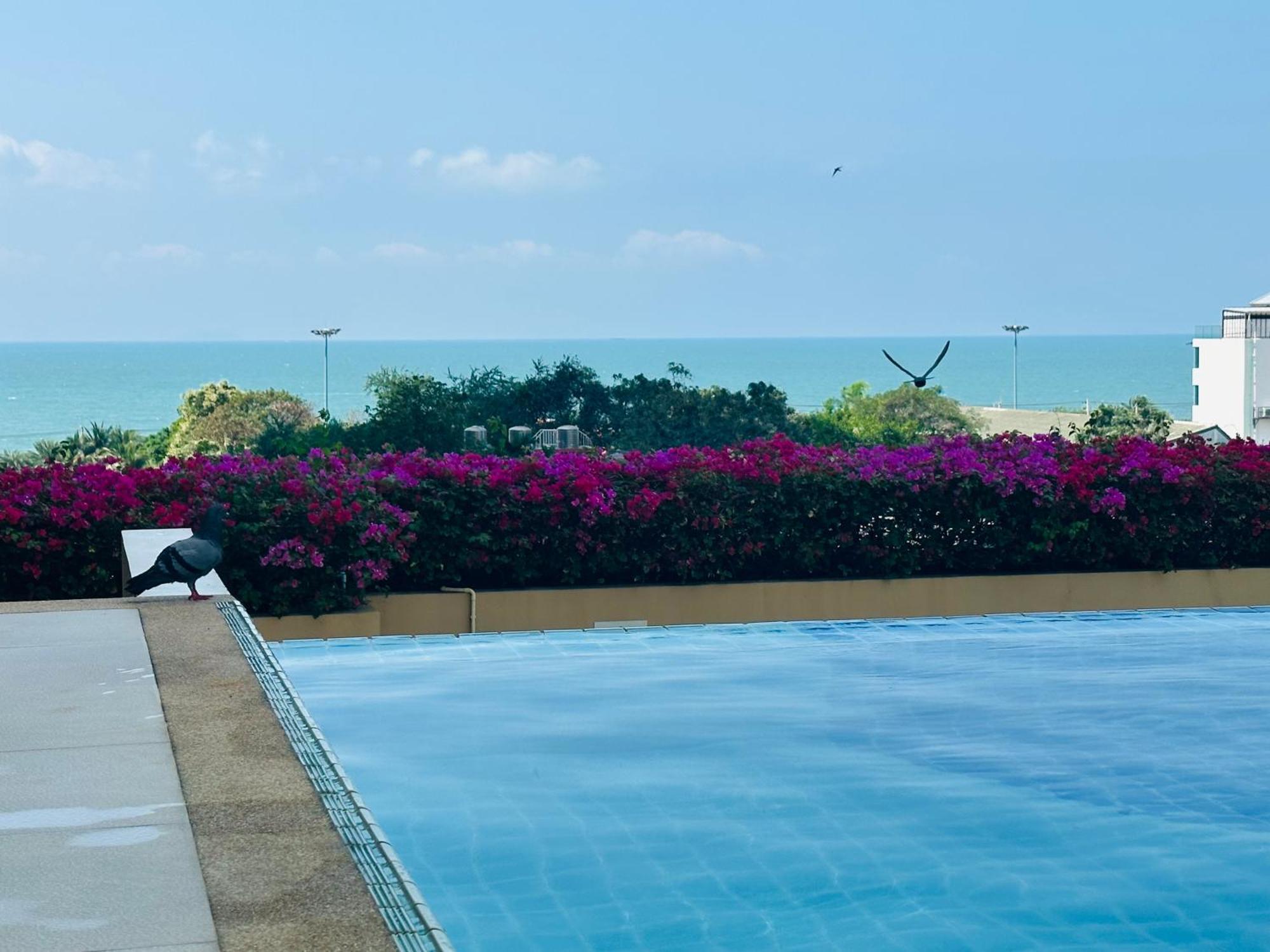 Seaview Beach Room Lumpini-Pool And Gym Face To Ocean Джомтиен Бийч Екстериор снимка